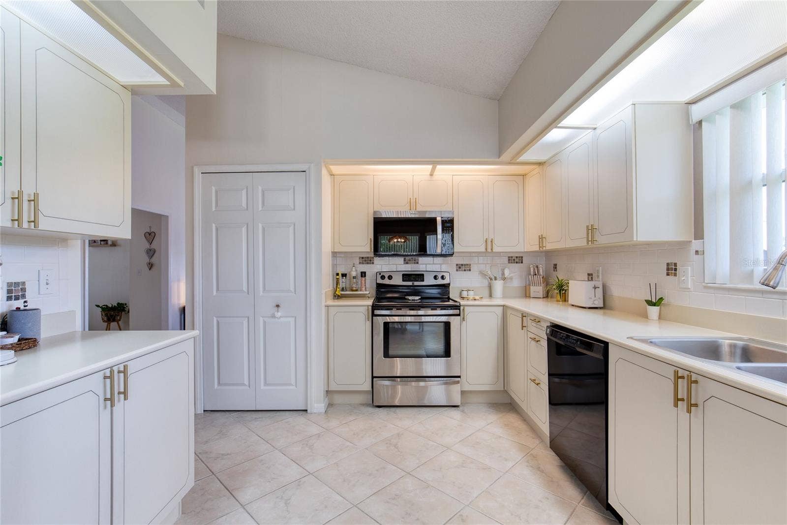 982 BREEZEMONT COURT, Port Orange, FL 32127 982 BREEZEMONT COURT, Port Orange, FL 32127
