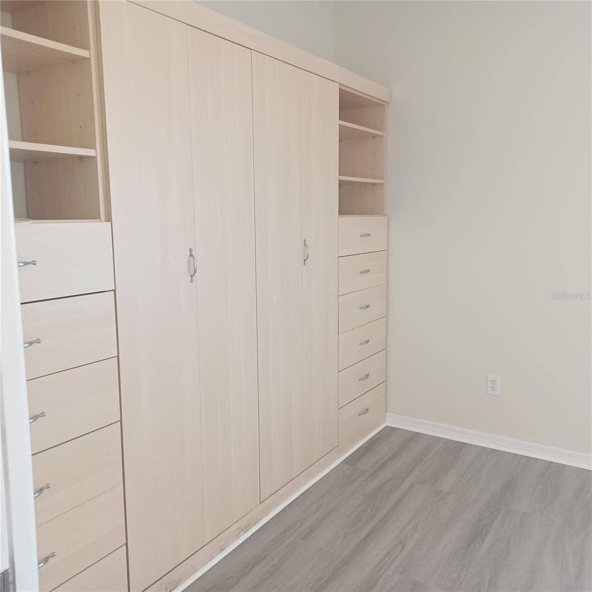 Second Bedroom with Murphy bed