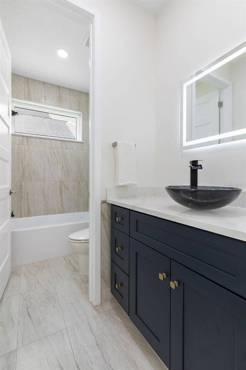 116 LONGVIEW WAY N, Palm Coast, FL 32137 Guest Bath