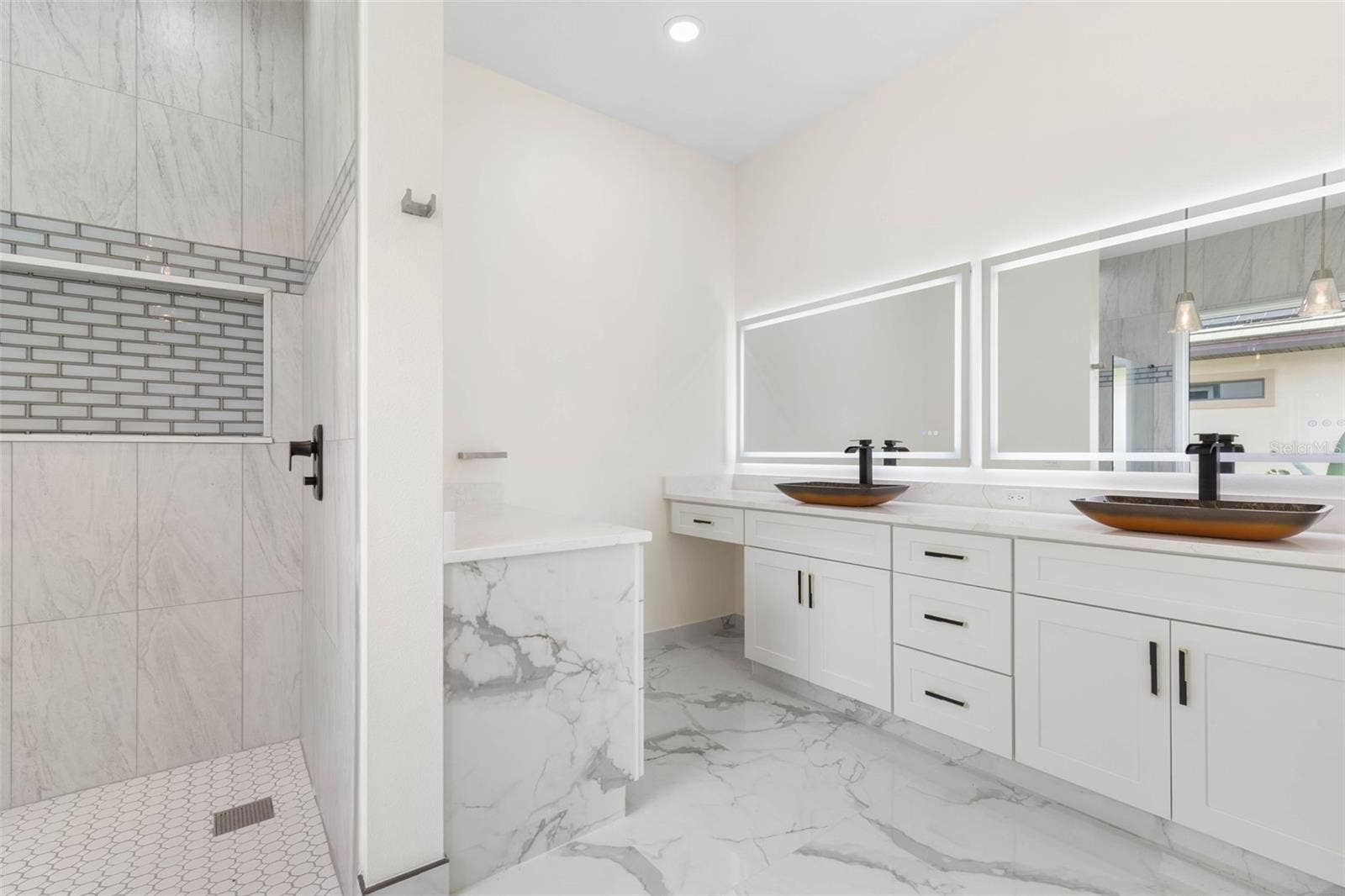 116 LONGVIEW WAY N, Palm Coast, FL 32137 Dual Vanities