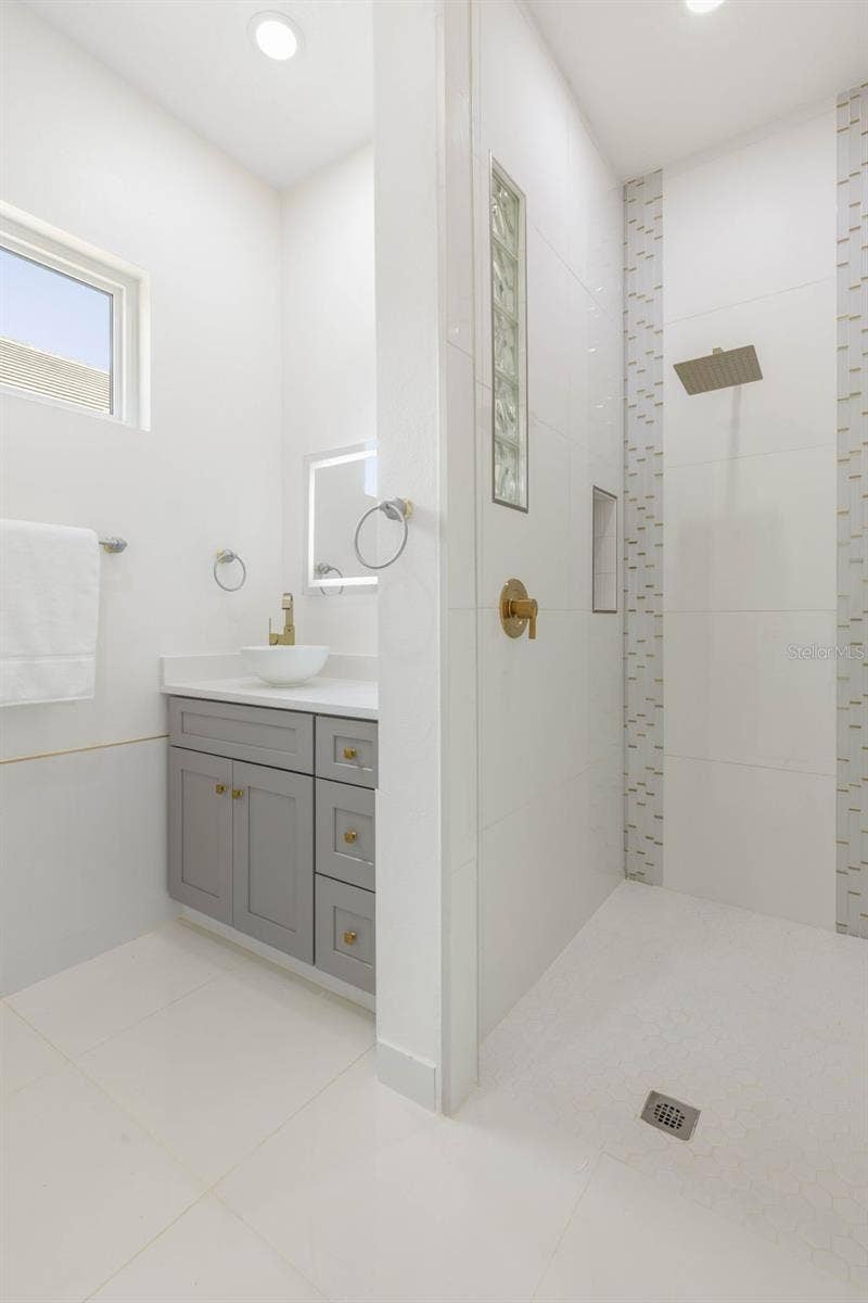 116 LONGVIEW WAY N, Palm Coast, FL 32137 Guest Bath 2