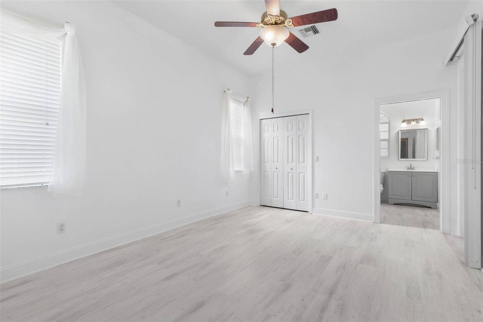 47 CAMBRIDGE TRACE, Ormond Beach, FL 32174 Guest bedroom 4 with en-suite bathroom