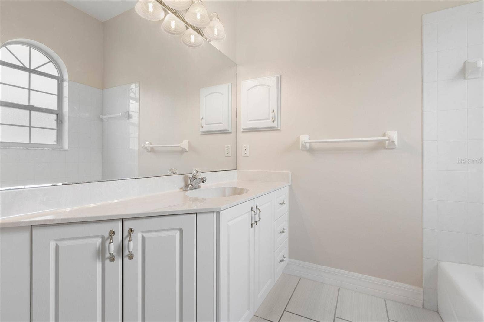 47 CAMBRIDGE TRACE, Ormond Beach, FL 32174 Guest Bathroom 2