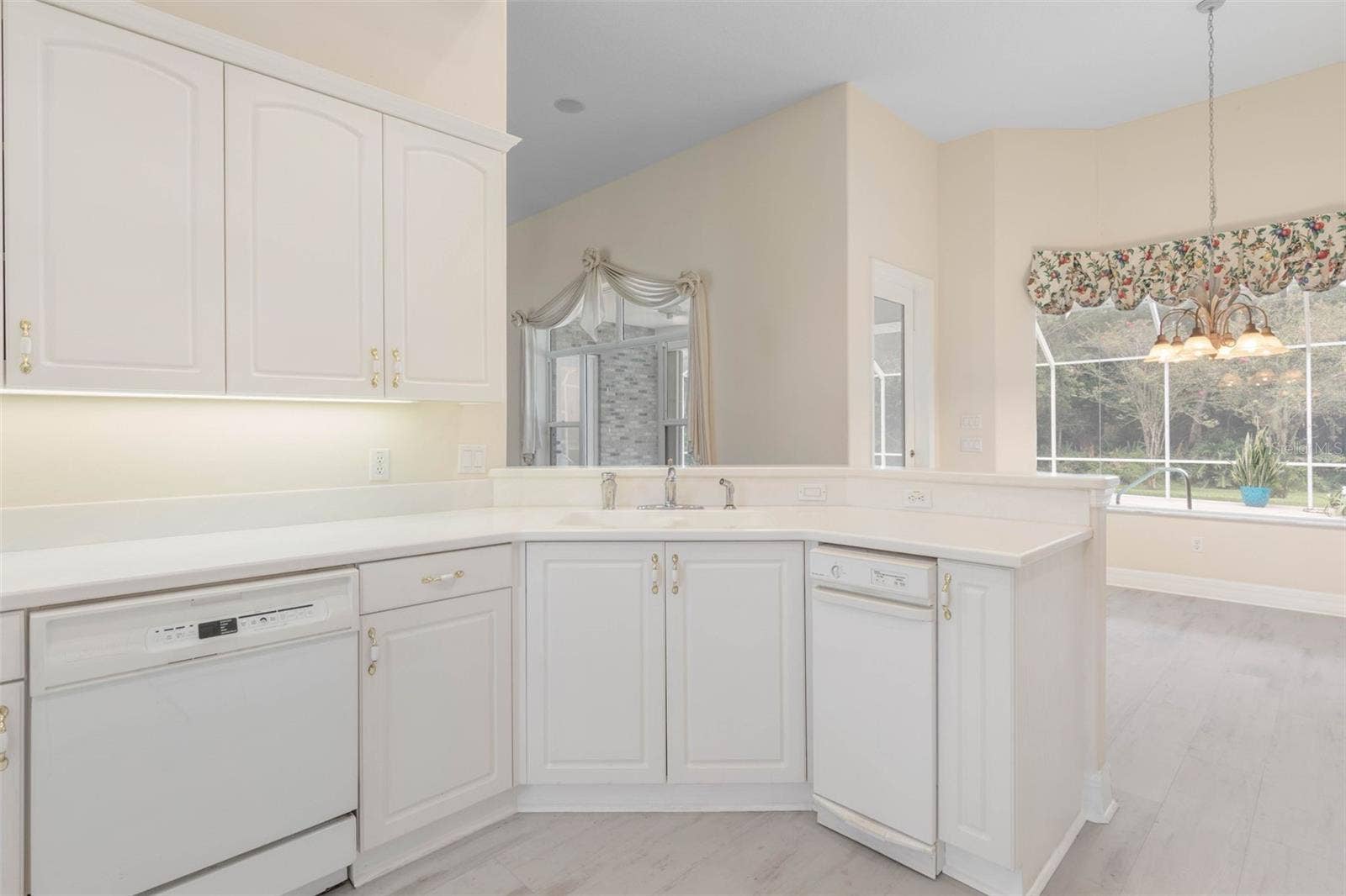 47 CAMBRIDGE TRACE, Ormond Beach, FL 32174 Kitchen
