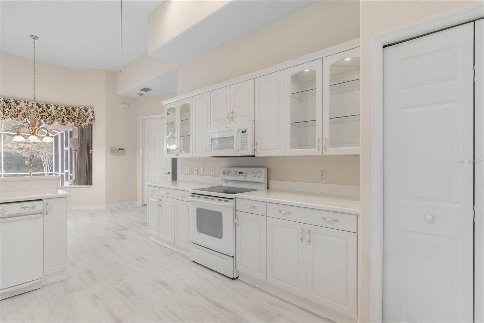 47 CAMBRIDGE TRACE, Ormond Beach, FL 32174 Kitchen