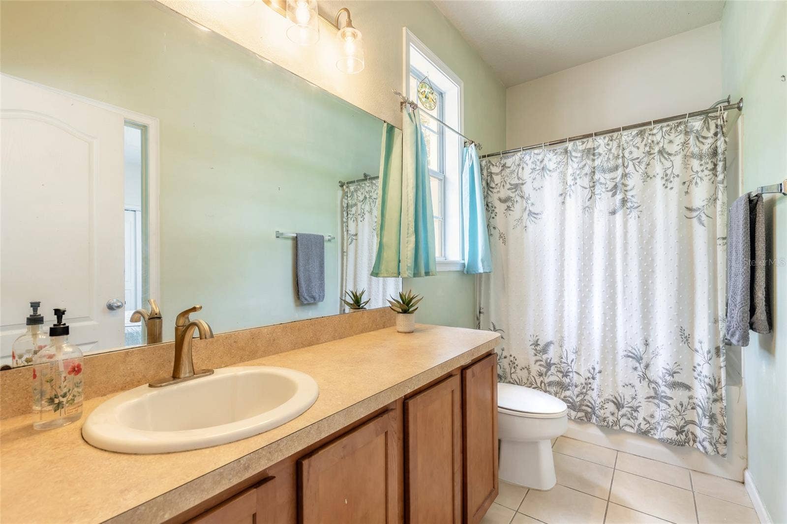 50 HERRINGBONE WAY, Ormond Beach, FL 32174 Jack and Jill Bath
