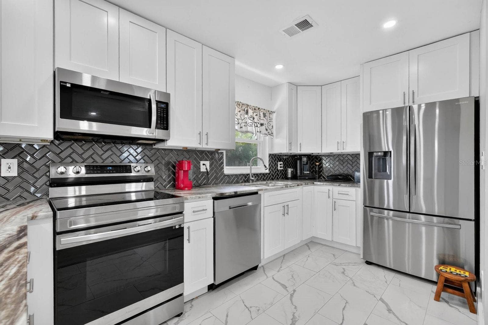 10 TIPPERARY LANE, Ormond Beach, FL 32176 10 TIPPERARY LANE, Ormond Beach, FL 32176