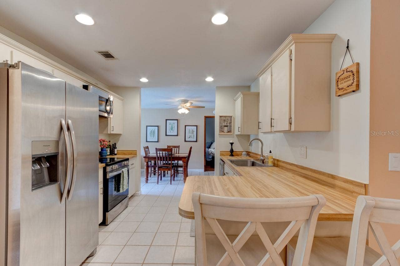 16 LAUREL OAKS CIRCLE, Ormond Beach, FL 32174 16 LAUREL OAKS CIRCLE, Ormond Beach, FL 32174
