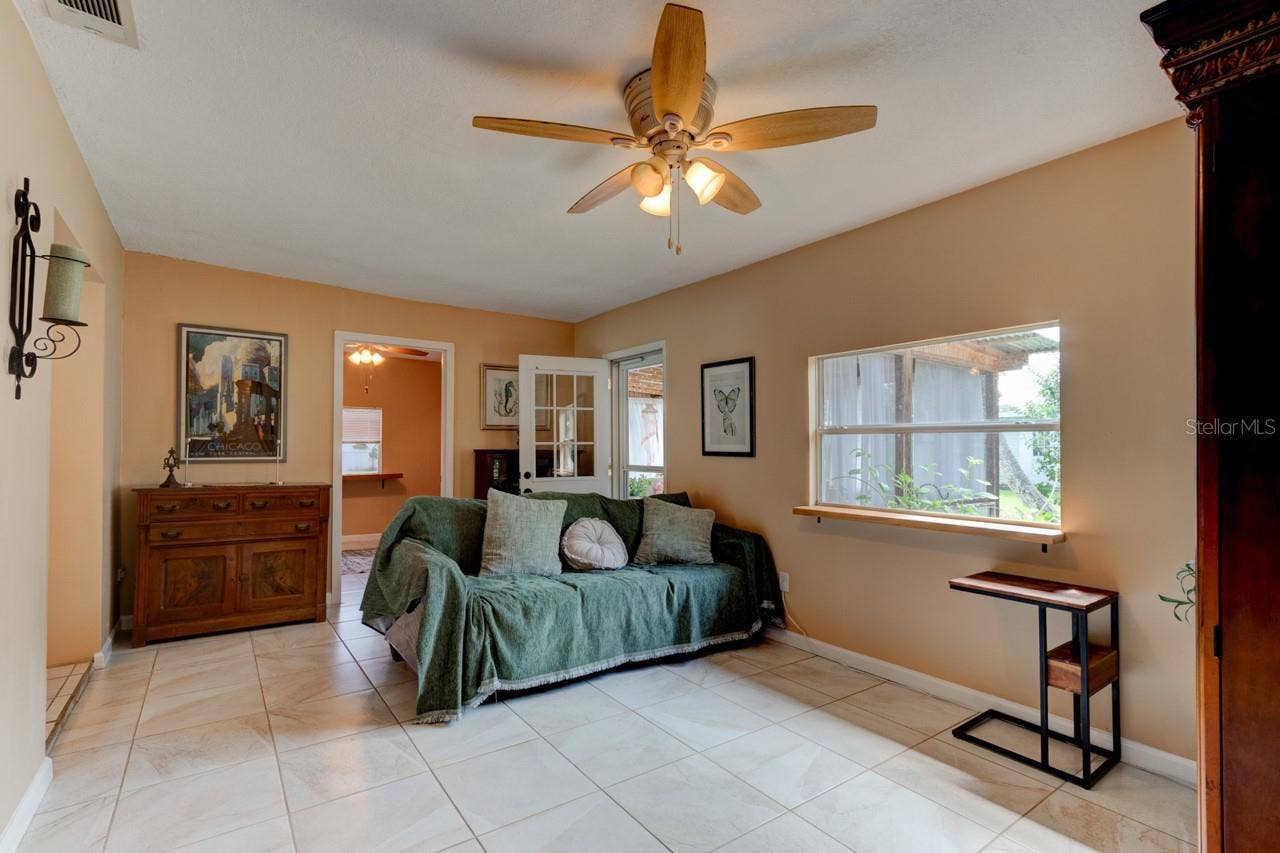 16 LAUREL OAKS CIRCLE, Ormond Beach, FL 32174 16 LAUREL OAKS CIRCLE, Ormond Beach, FL 32174