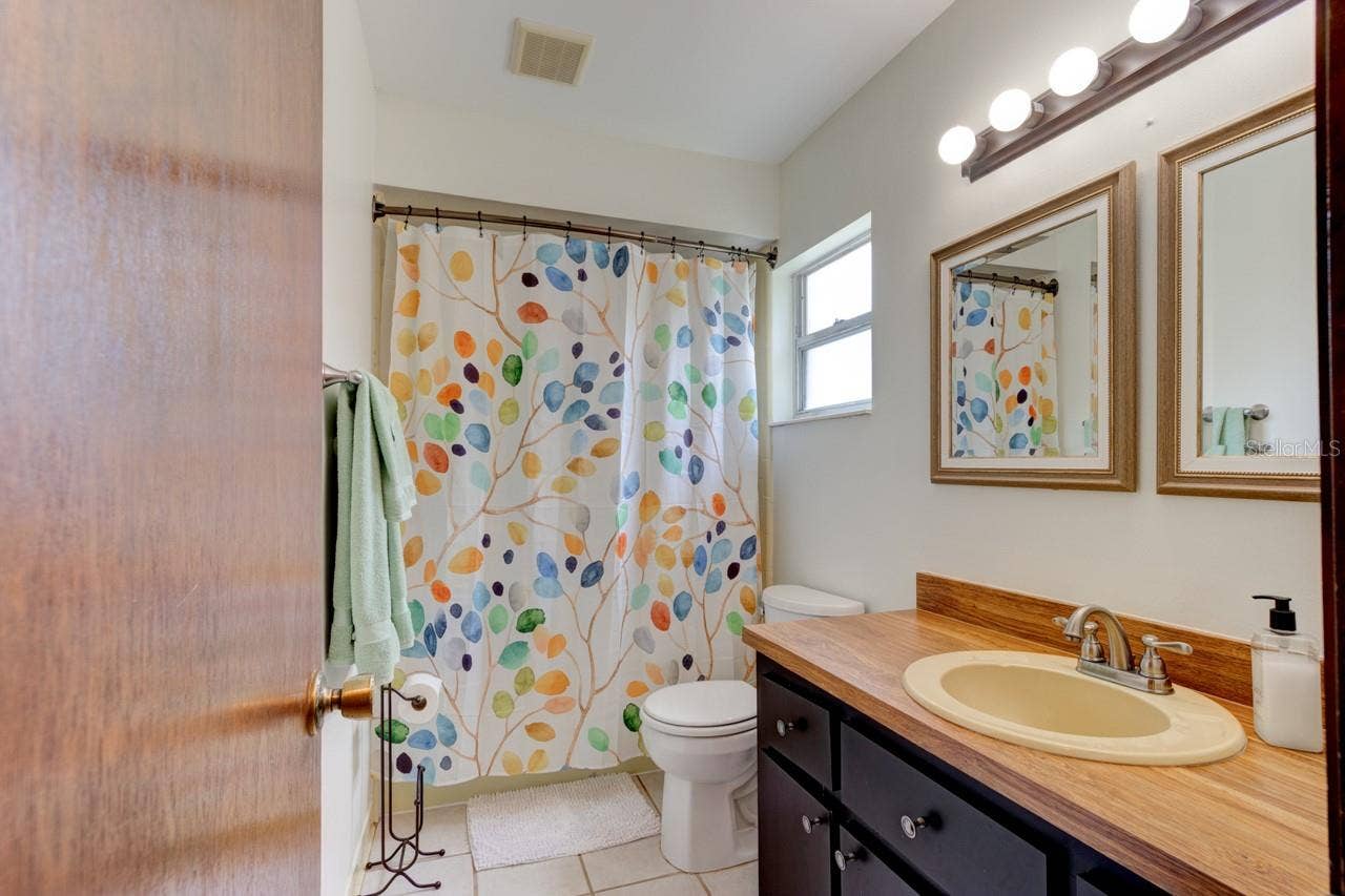16 LAUREL OAKS CIRCLE, Ormond Beach, FL 32174 16 LAUREL OAKS CIRCLE, Ormond Beach, FL 32174