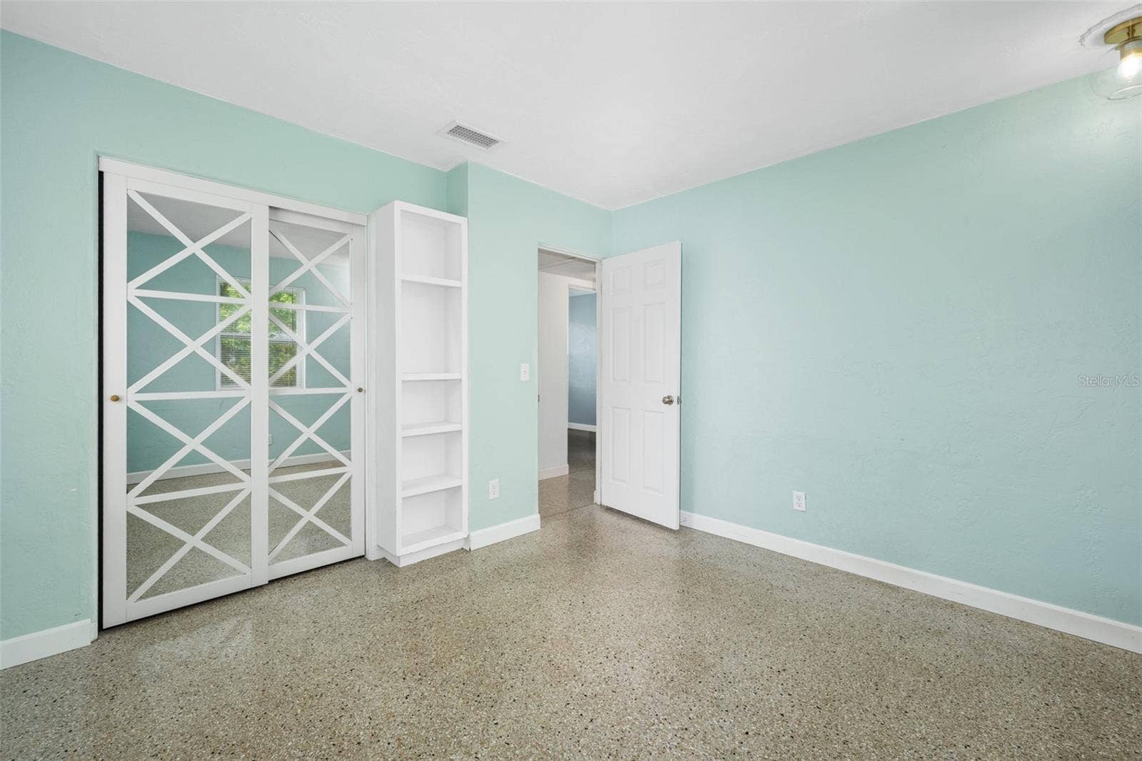 700 KATHERINE STREET, South Daytona, FL 32119 700 KATHERINE STREET, South Daytona, FL 32119