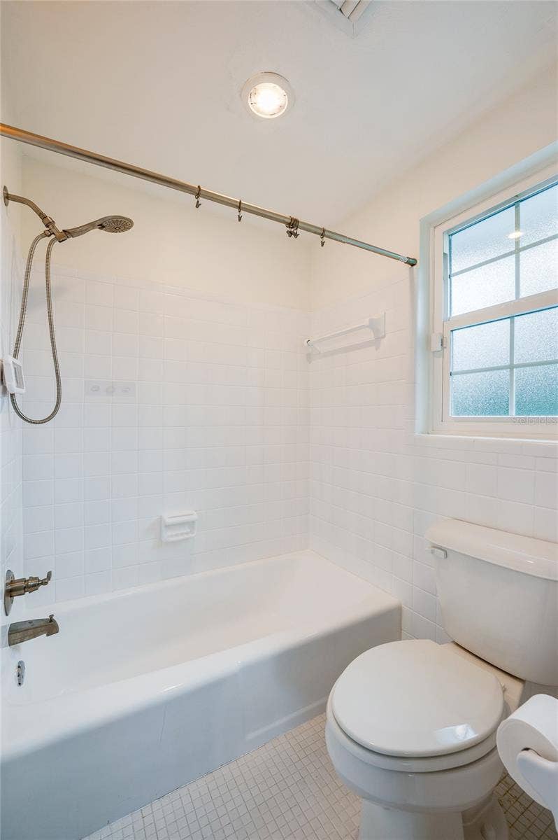 835 JOHN ANDERSON DRIVE, Ormond Beach, FL 32176 835 JOHN ANDERSON DRIVE, Ormond Beach, FL 32176