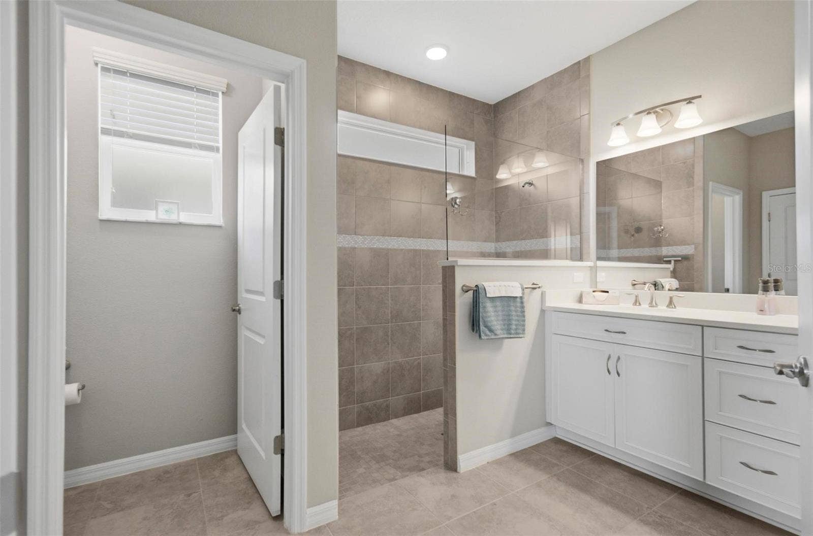 7 TIDEWAY TRAIL, Palm Coast, FL 32137 Primary Bathroom