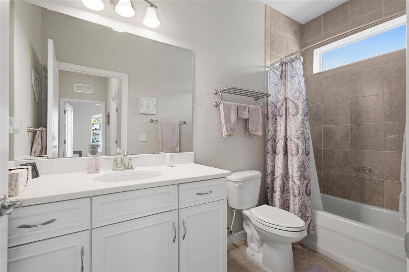7 TIDEWAY TRAIL, Palm Coast, FL 32137 Hall bath