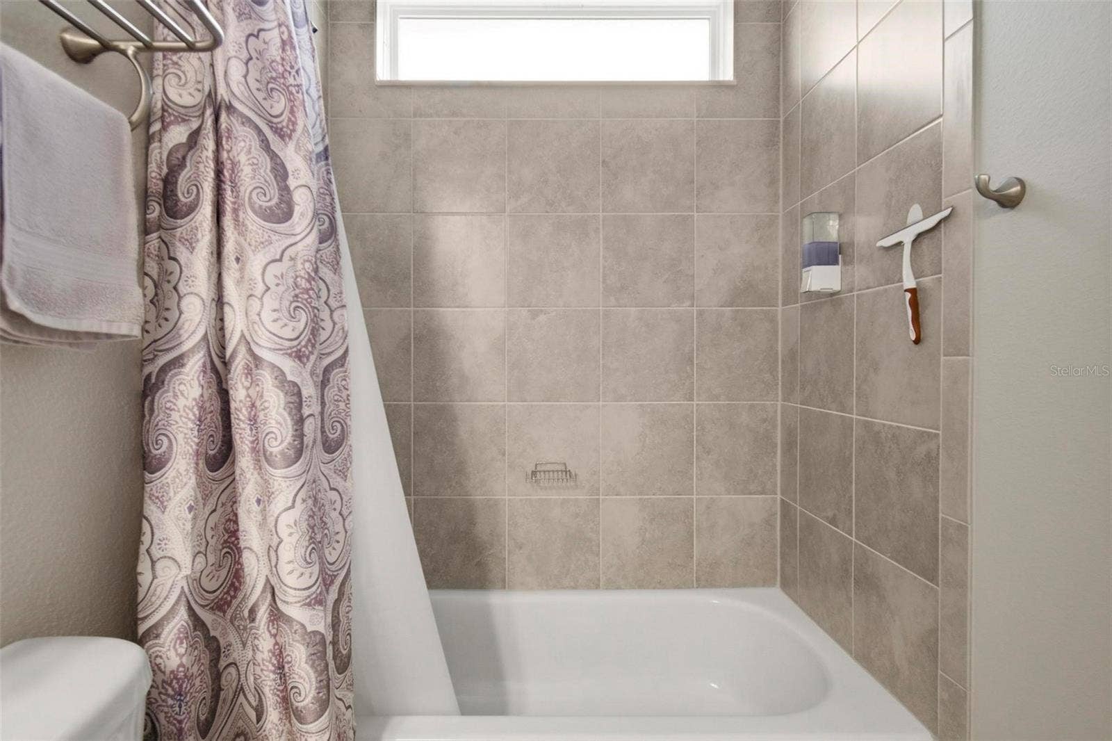 7 TIDEWAY TRAIL, Palm Coast, FL 32137 Hall bath