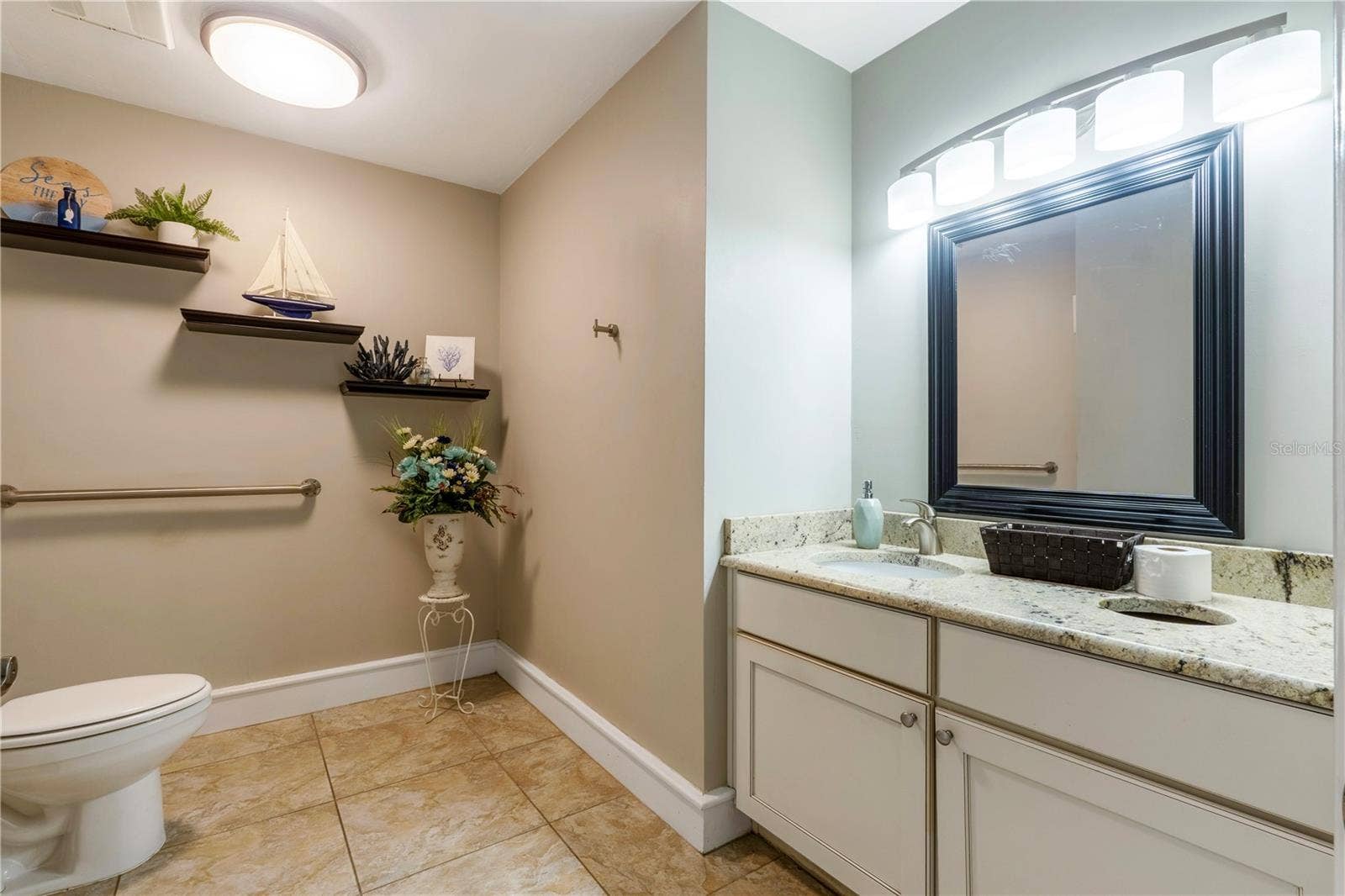 3 OCEANS WEST BOULEVARD, #2B2, Daytona Beach Shores, FL 32118 3 OCEANS WEST BOULEVARD, #2B2, Daytona Beach Shores, FL 32118