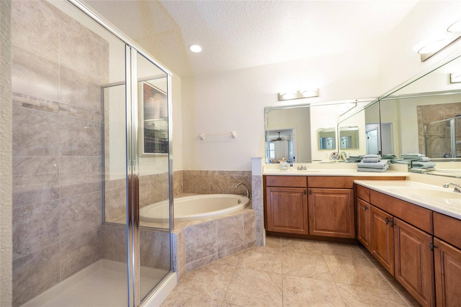 115 RIVERVIEW BEND S, #2123, Palm Coast, FL 32137 LARGE WALK IN SHOWER AND SOAKING GARDEN TUB