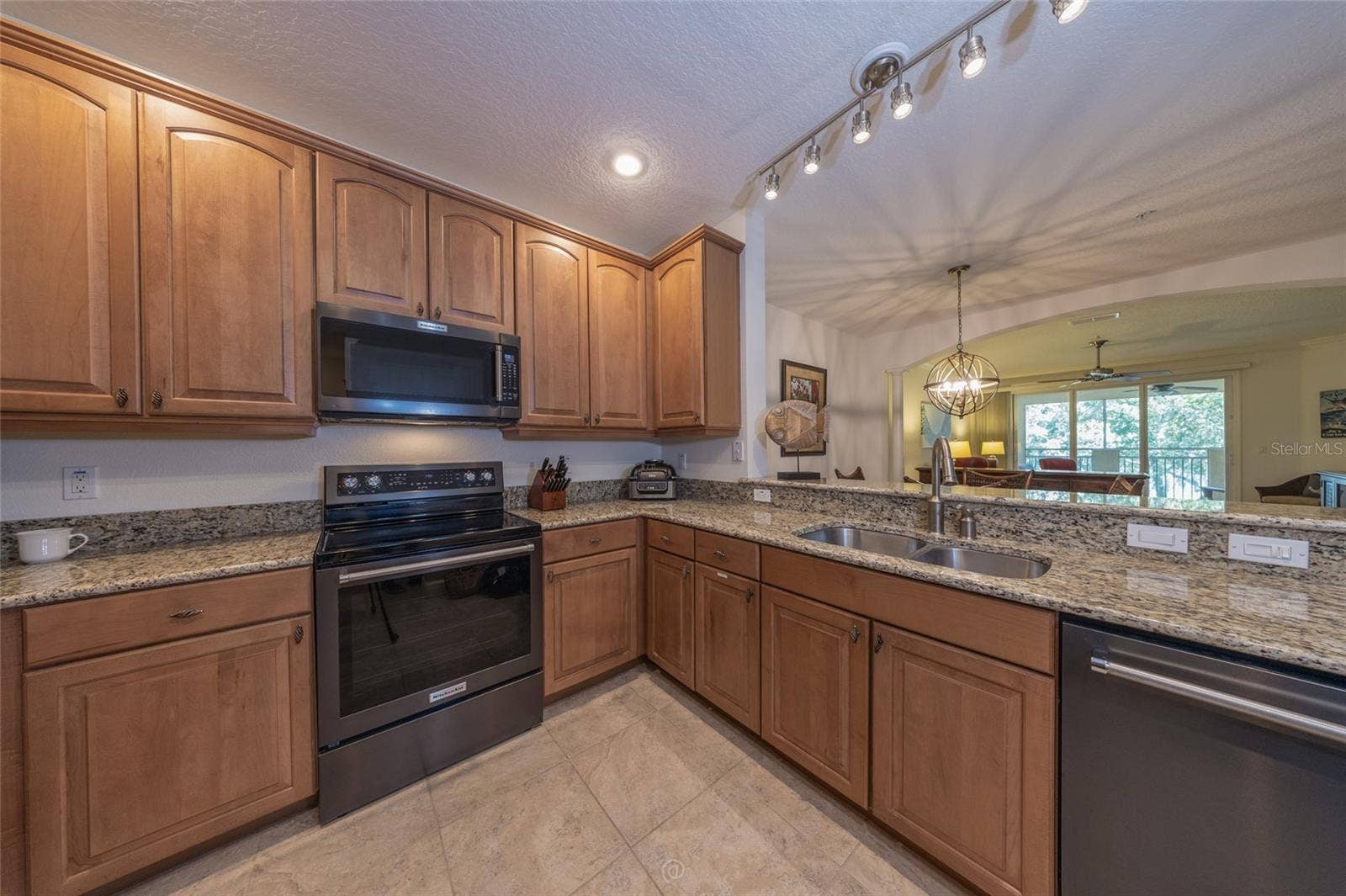115 RIVERVIEW BEND S, #2123, Palm Coast, FL 32137 GRANITE BREAKFAST BAR WITH DOUBLE SINK AND A VIEW!