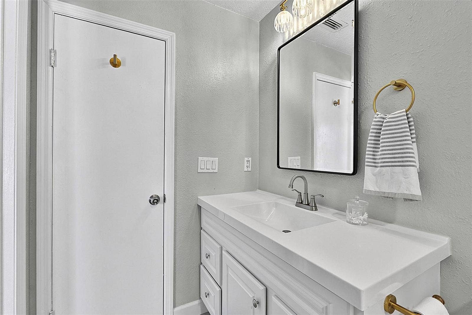 1110 MONTICELLO LANE, #1, Port Orange, FL 32129 Vanity mirror with extra storage