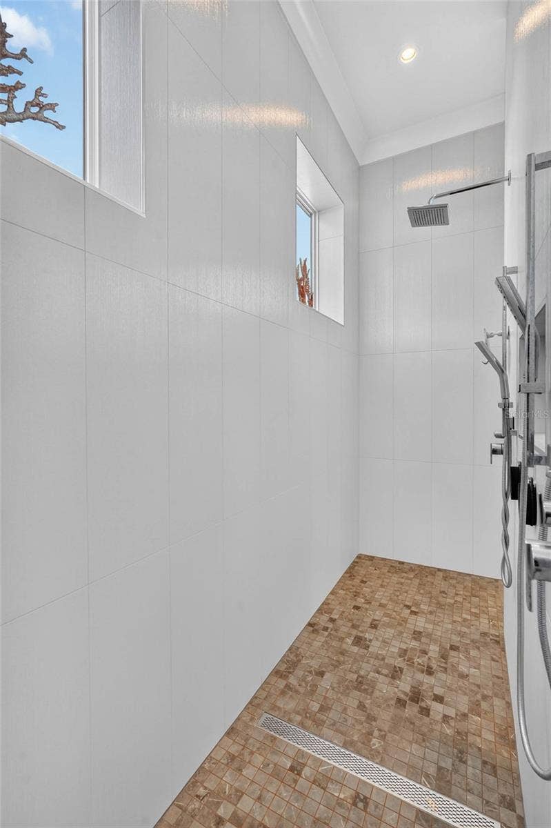 304 YACHT HARBOR DRIVE, Palm Coast, FL 32137 This is what a primary shower should feel like.
