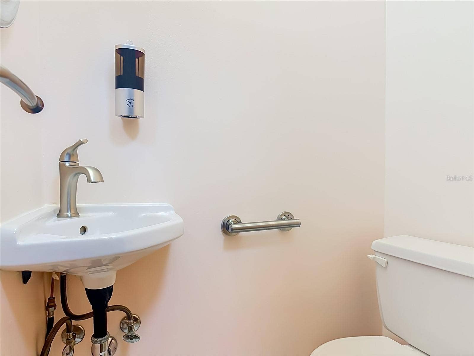 1032 VALLEY FORGE ROAD, Deland, FL 32720 1032 VALLEY FORGE ROAD, Deland, FL 32720