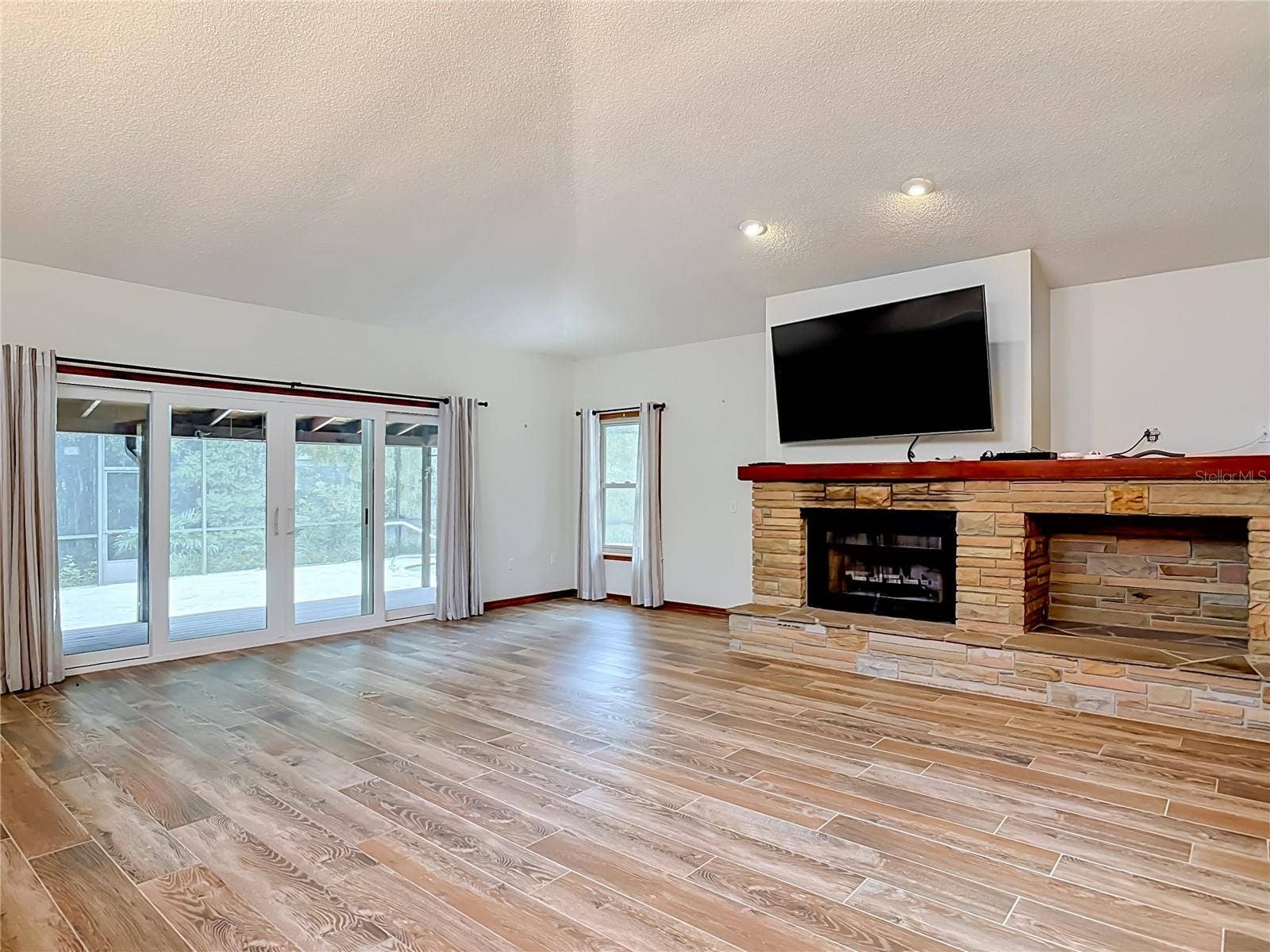 1032 VALLEY FORGE ROAD, Deland, FL 32720 1032 VALLEY FORGE ROAD, Deland, FL 32720