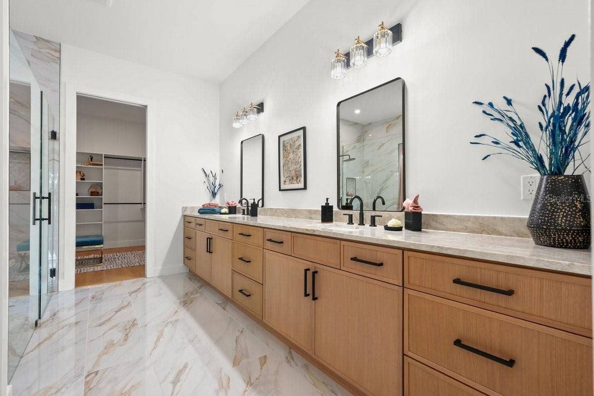 Primary Suite: Bathroom