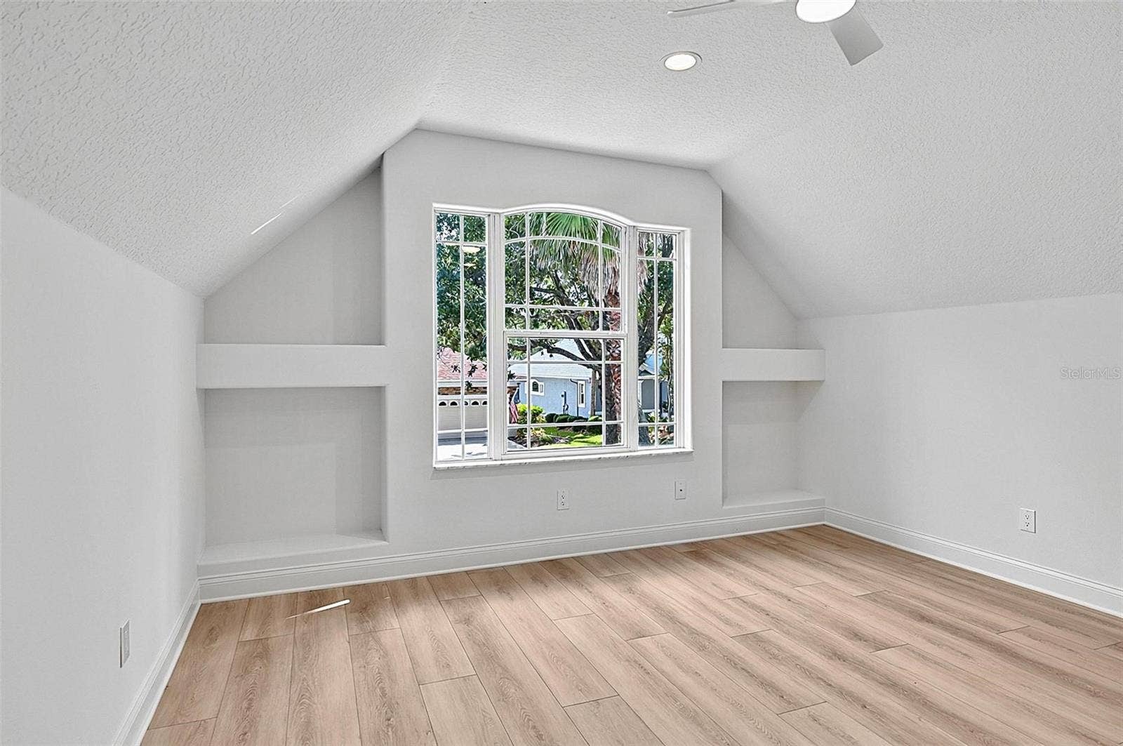 17 GRANDVIEW DRIVE, Palm Coast, FL 32137 Huge 4th bedroom with built in shelves and en-suite