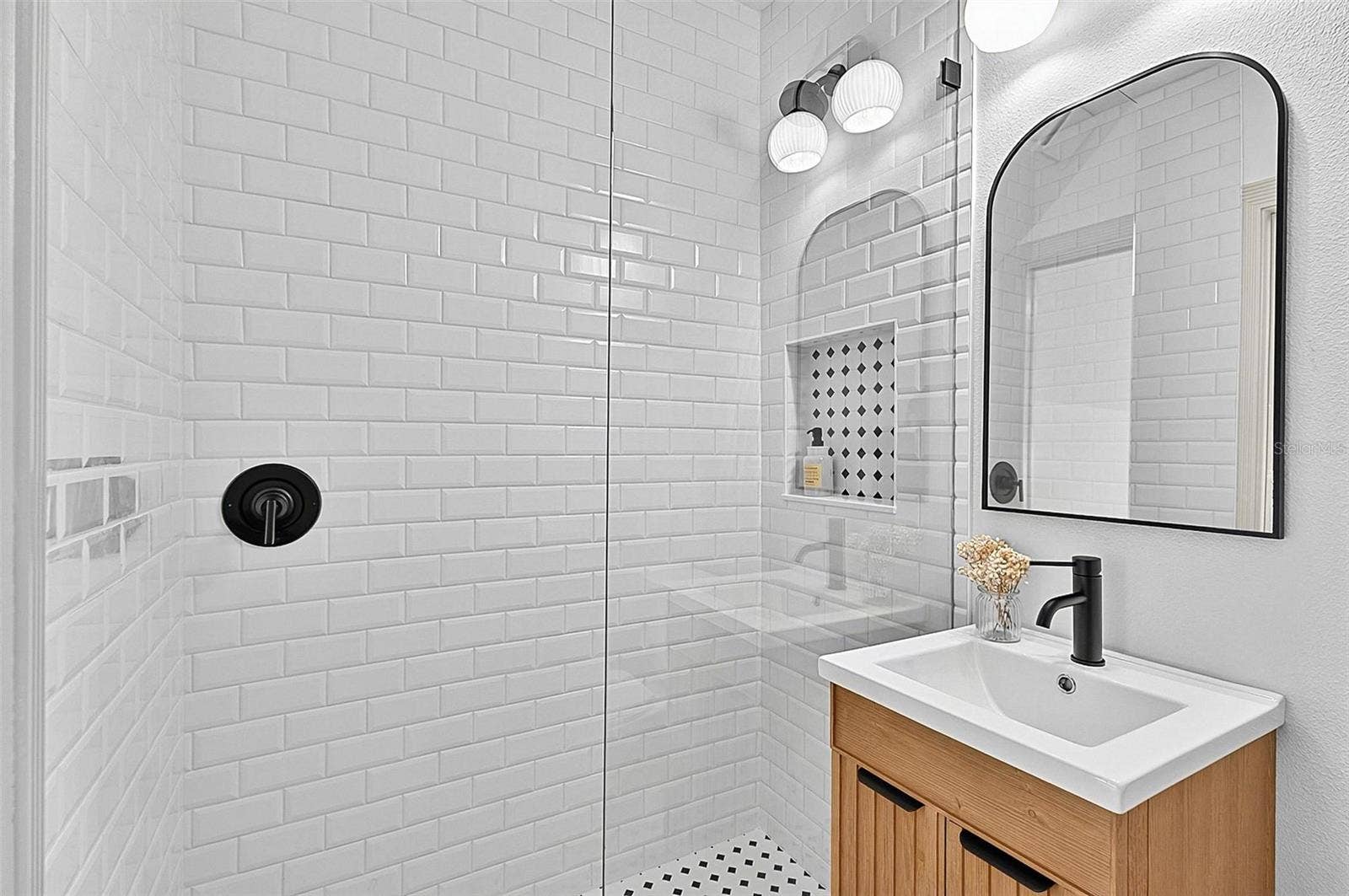 17 GRANDVIEW DRIVE, Palm Coast, FL 32137 4th Bedroom private bath with vanity and tile shower