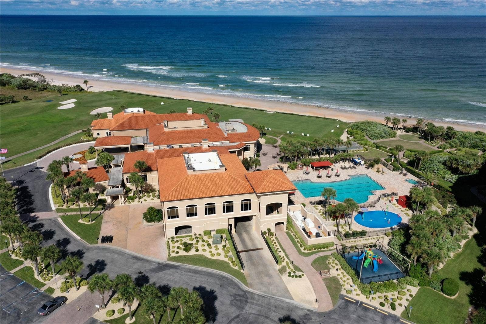 Community Amenities are abundant! From Golf to Dining and everything in-between!