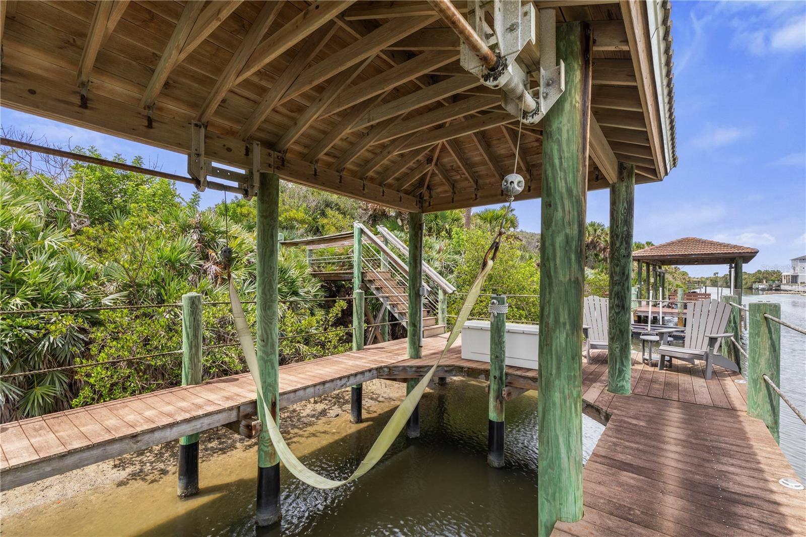 This is where boating days begina 10,000-lb boat lift keeps your boat ready when the water is calling and adventure is on the agenda.