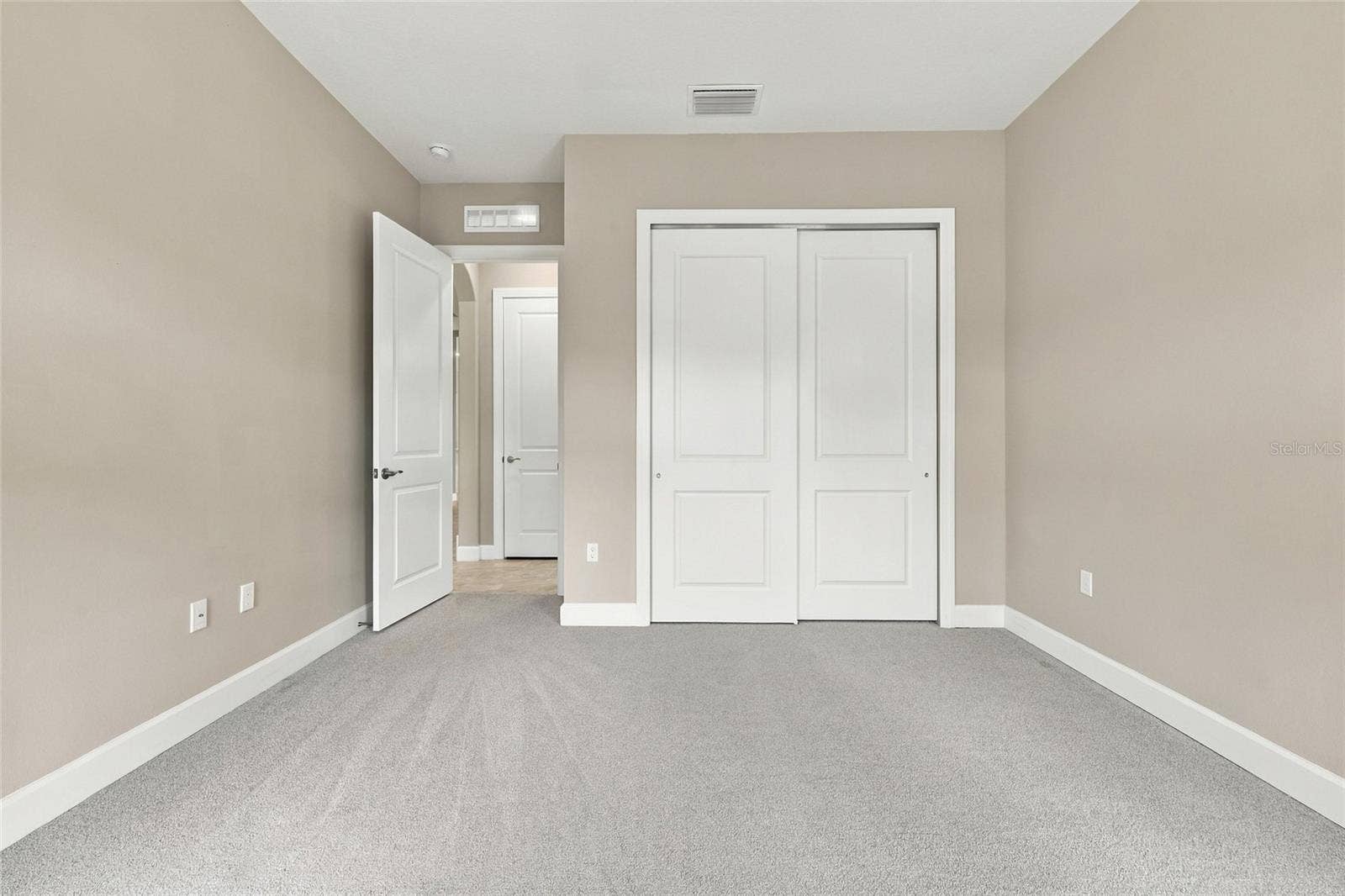27 S RIVERWALK DRIVE, Palm Coast, FL 32137 27 S RIVERWALK DRIVE, Palm Coast, FL 32137