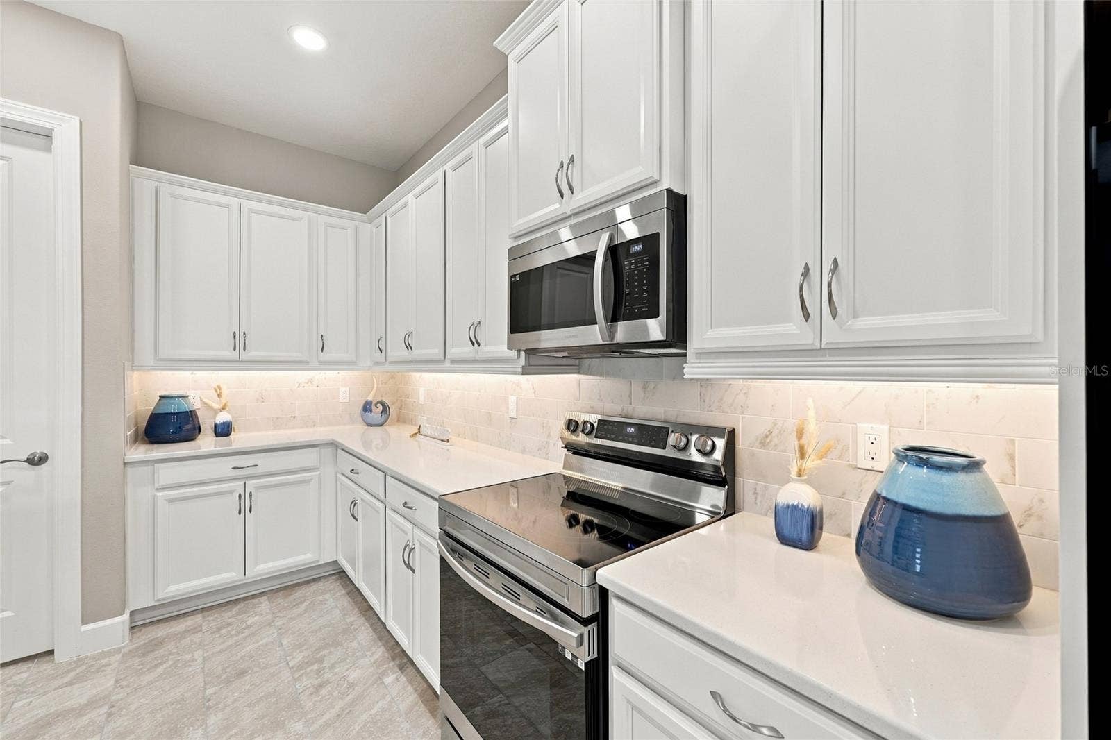 27 S RIVERWALK DRIVE, Palm Coast, FL 32137 27 S RIVERWALK DRIVE, Palm Coast, FL 32137