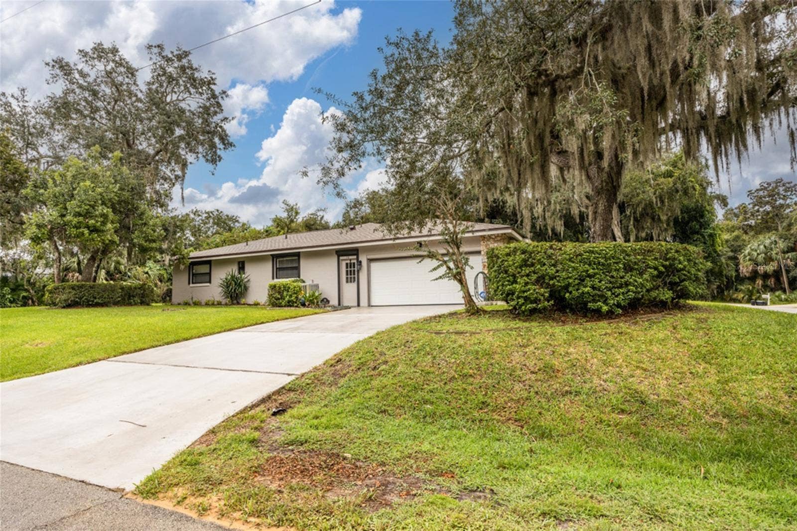 70 FURNESS PLACE, Palm Coast, FL 32137 Side Entry Garage on large corner lot