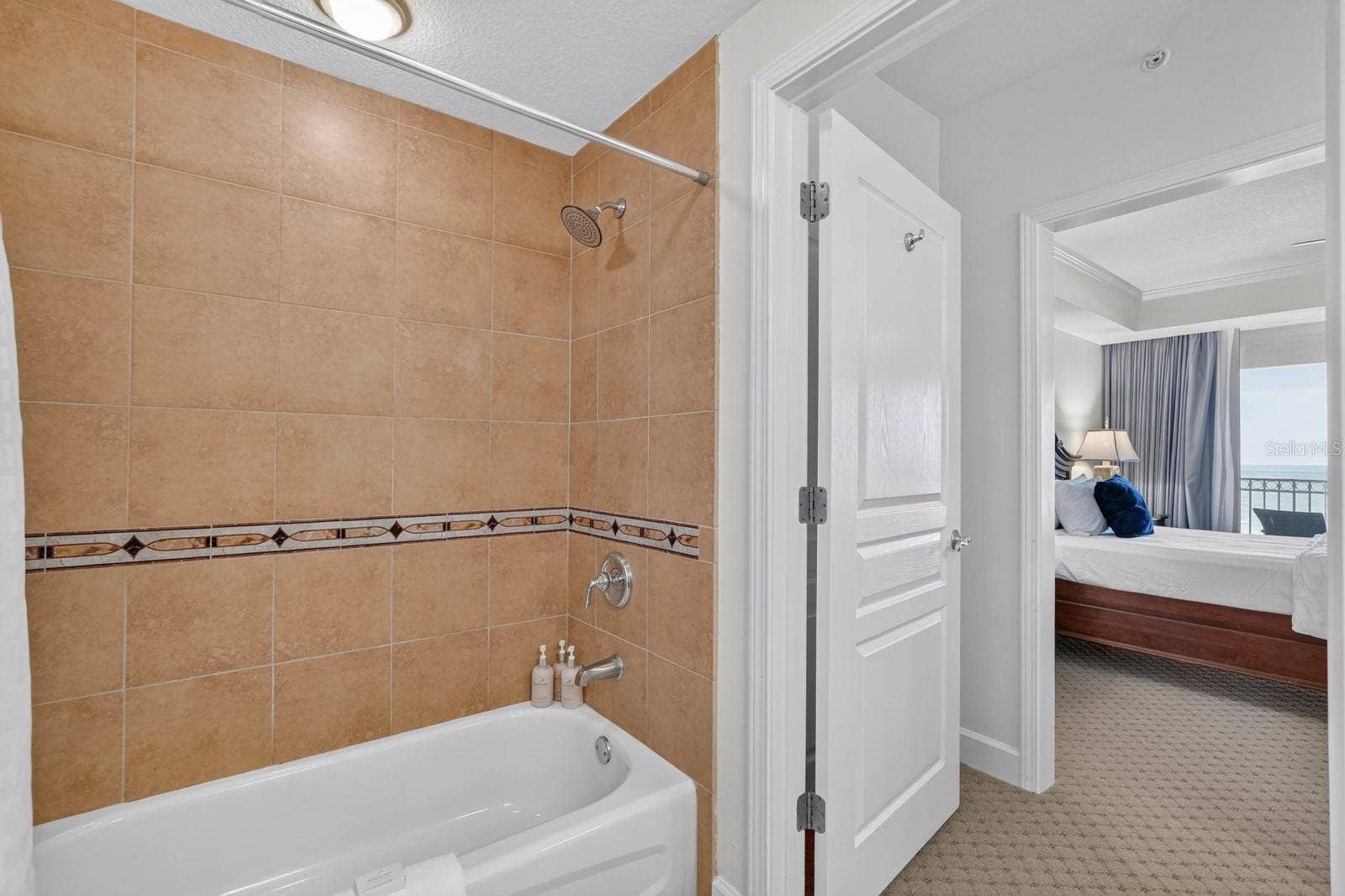 200 OCEAN CREST DRIVE, #813, Palm Coast, FL 32137 200 OCEAN CREST DRIVE, #813, Palm Coast, FL 32137