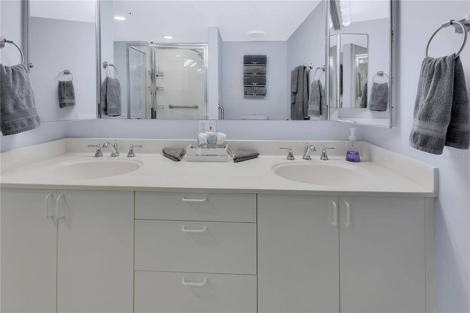 2937 S ATLANTIC AVENUE, #1104, Daytona Beach Shores, FL 32118 Dual Vanity