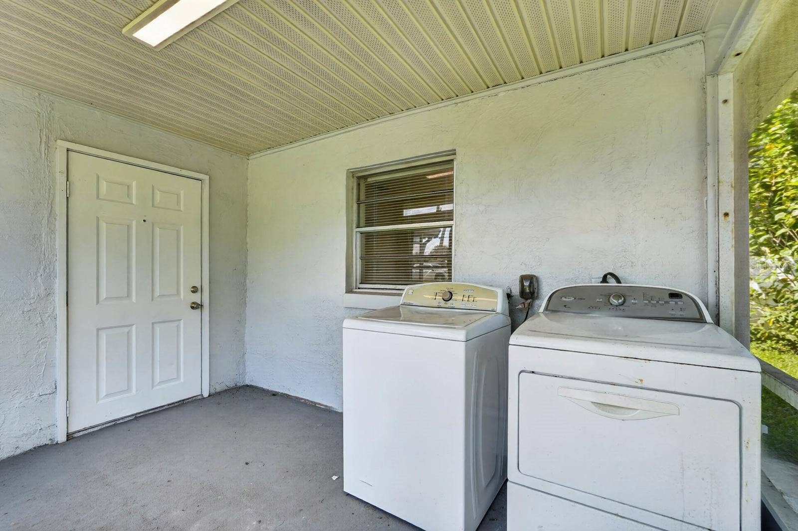 2425 ANASTASIA DRIVE, South Daytona, FL 32119 2425 ANASTASIA DRIVE, South Daytona, FL 32119