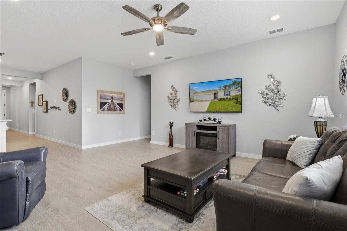 15 WANDERING CREEK WAY, Palm Coast, FL 32164 15 WANDERING CREEK WAY, Palm Coast, FL 32164