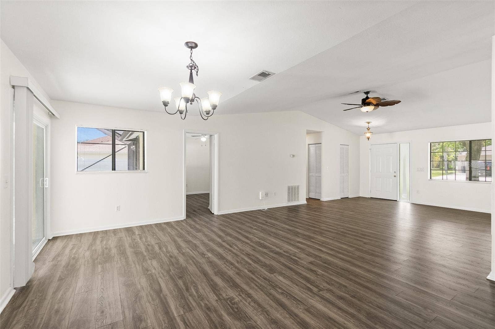38 E DIAMOND DRIVE, Palm Coast, FL 32164 38 E DIAMOND DRIVE, Palm Coast, FL 32164