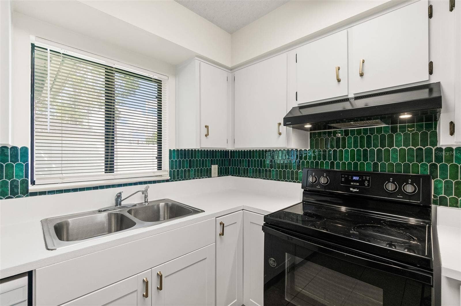 38 E DIAMOND DRIVE, Palm Coast, FL 32164 38 E DIAMOND DRIVE, Palm Coast, FL 32164