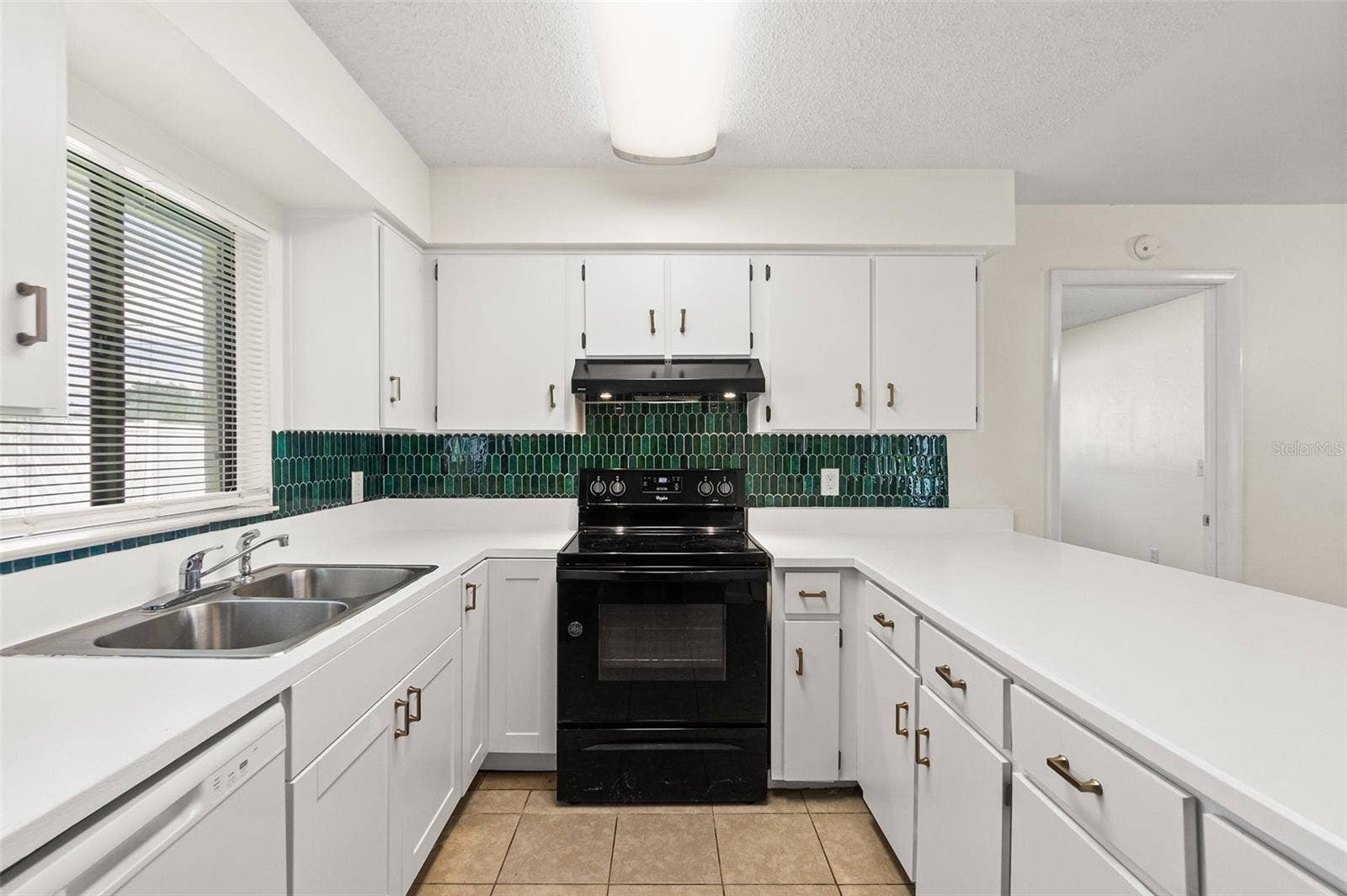 38 E DIAMOND DRIVE, Palm Coast, FL 32164 38 E DIAMOND DRIVE, Palm Coast, FL 32164
