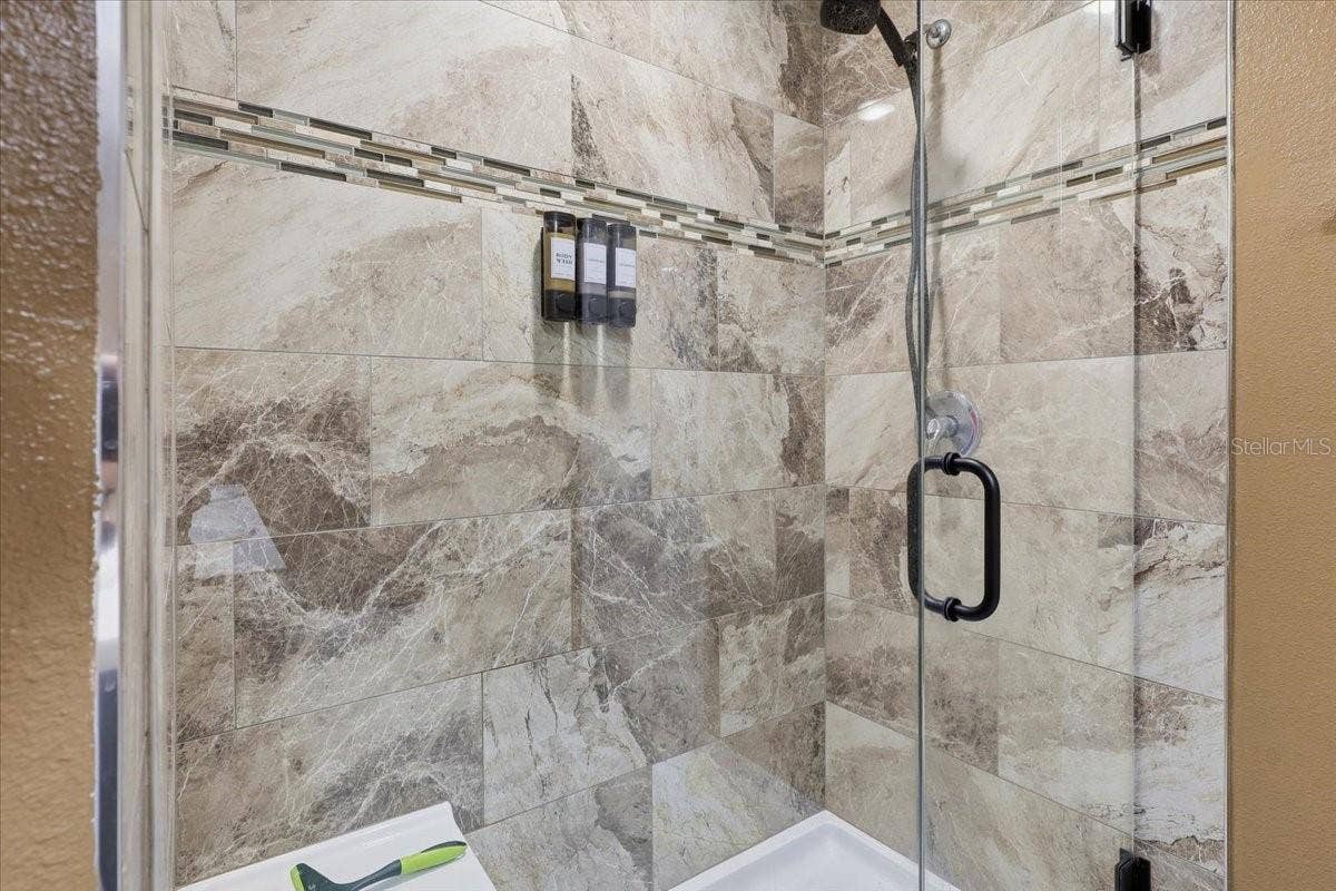 7 UNIVERSAL TRAIL, Palm Coast, FL 32164 Beautiful Floor to Ceiling Tiled Shower