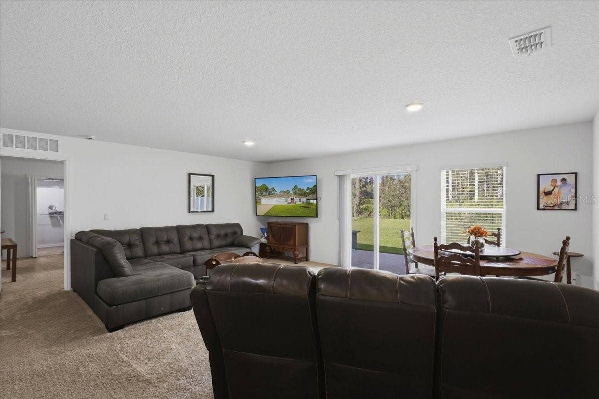 7 UNIVERSAL TRAIL, Palm Coast, FL 32164 7 UNIVERSAL TRAIL, Palm Coast, FL 32164