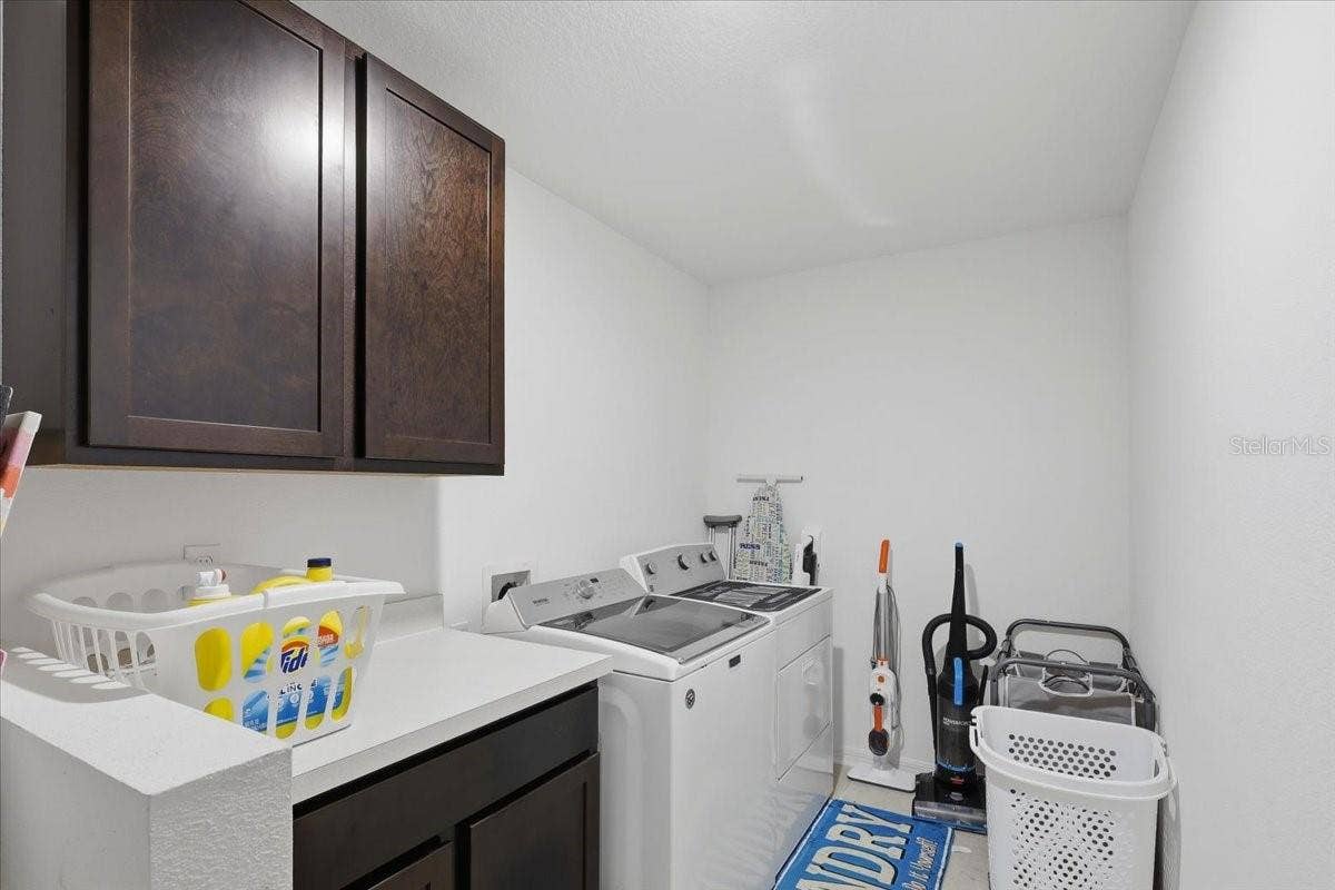 7 UNIVERSAL TRAIL, Palm Coast, FL 32164 Huge Laundry Room