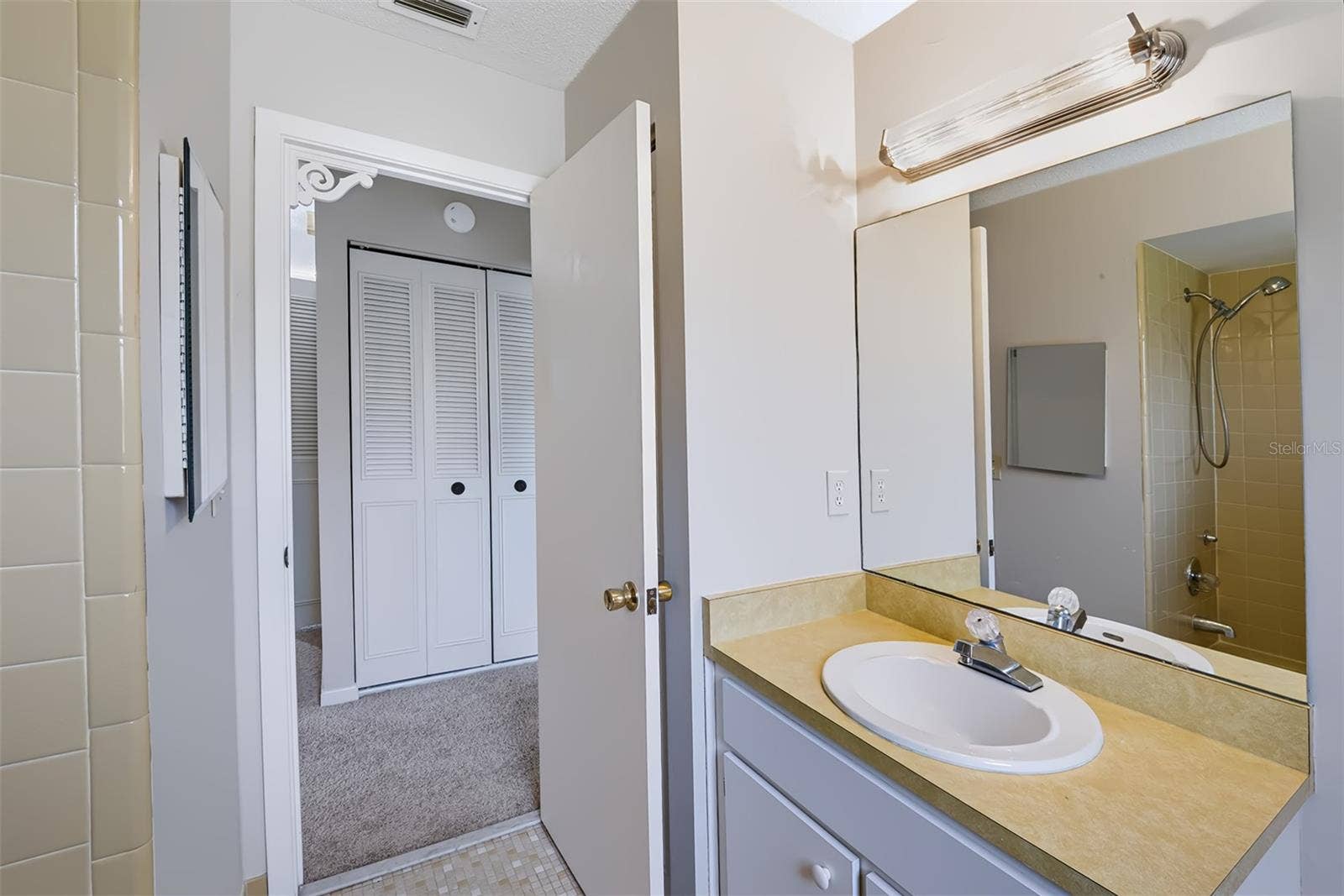 83 FARRAGUT DRIVE, Palm Coast, FL 32137 Another view of secondary bathroom, linen closet is behind entry door. There is also plenty of closet space in hallway!