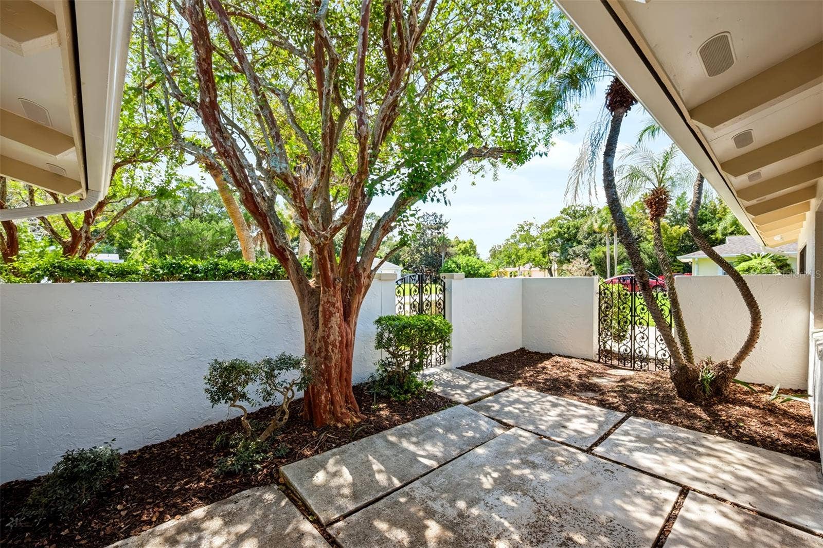 83 FARRAGUT DRIVE, Palm Coast, FL 32137 Small front courtyard entry