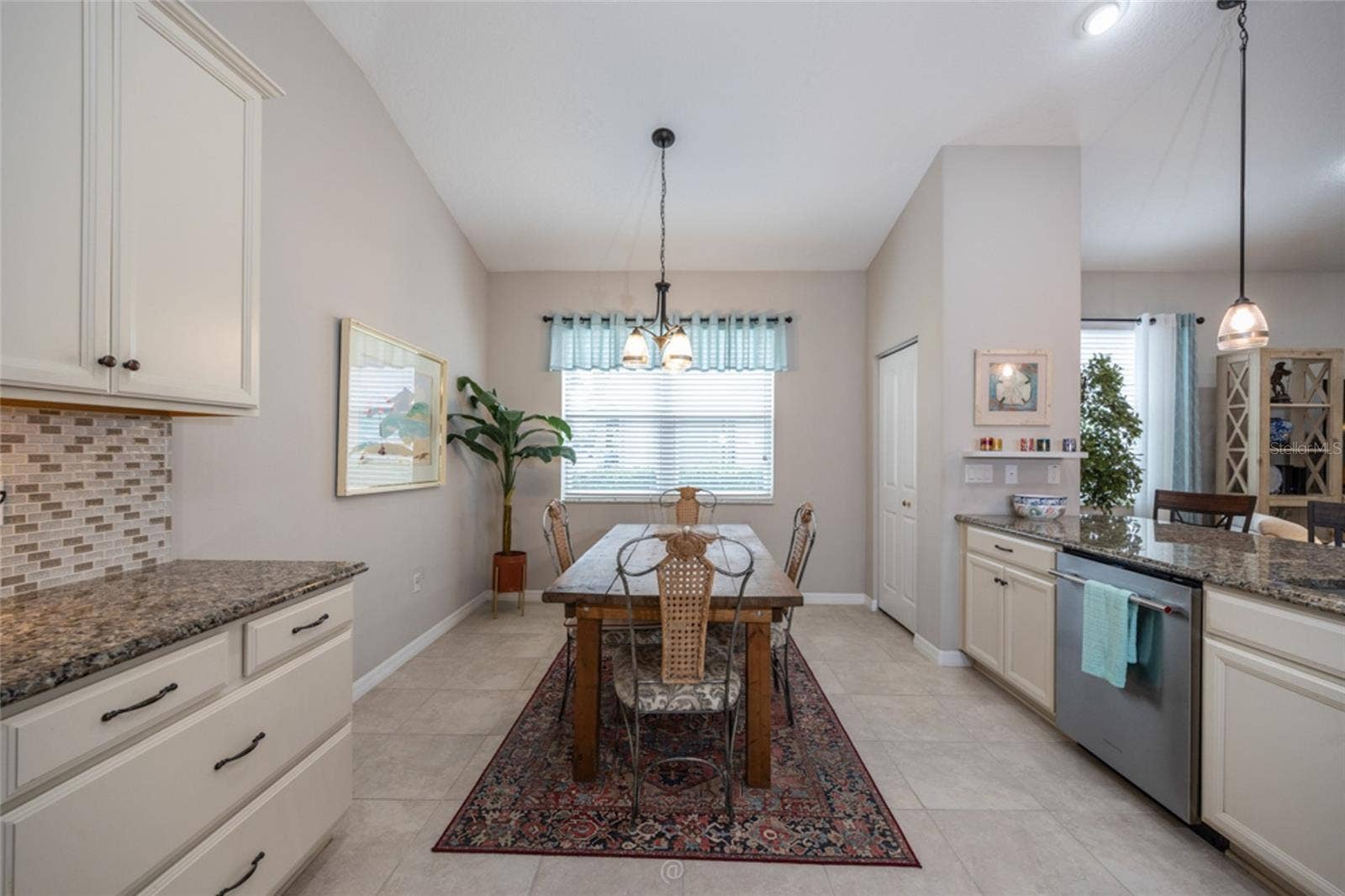 Eat-in kitchen