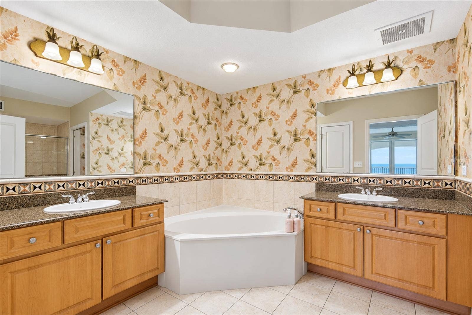 200 OCEAN CREST DRIVE, #1012, Palm Coast, FL 32137 200 OCEAN CREST DRIVE, #1012, Palm Coast, FL 32137