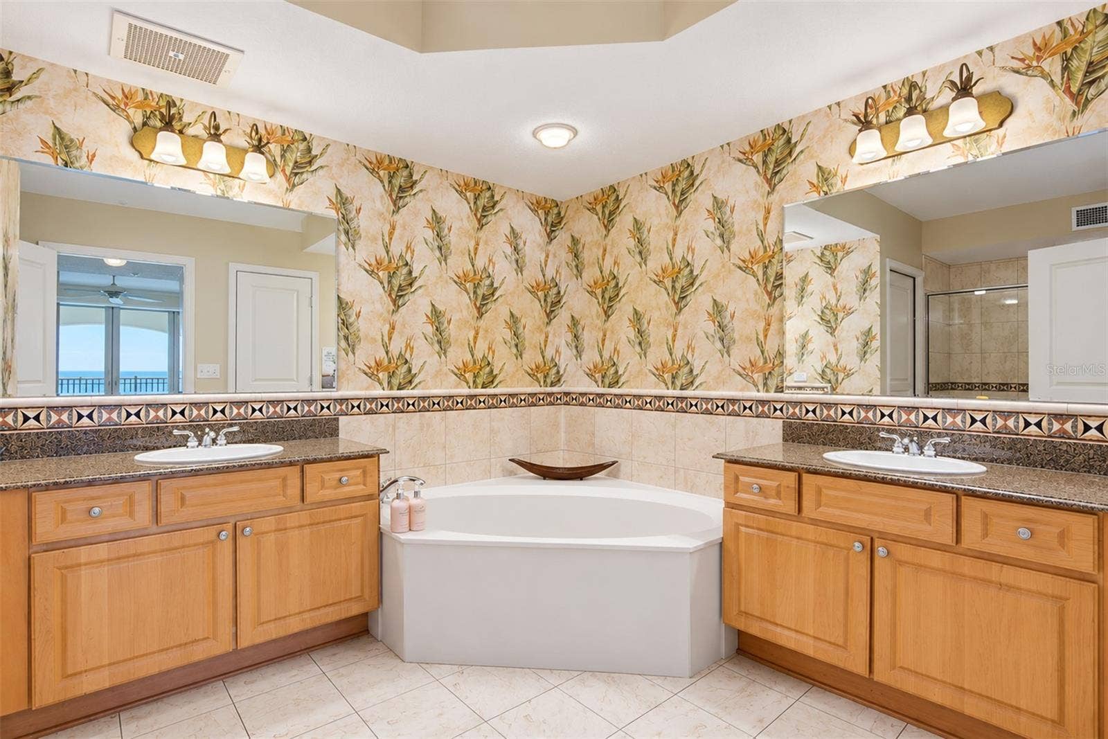 200 OCEAN CREST DRIVE, #1012, Palm Coast, FL 32137 200 OCEAN CREST DRIVE, #1012, Palm Coast, FL 32137
