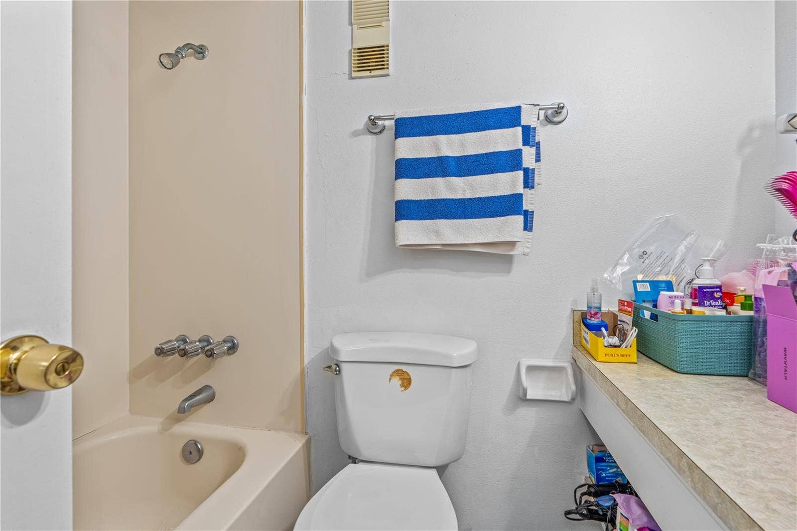 1504 VIRGINIA AVENUE, #204, Daytona Beach, FL 32114 1504 VIRGINIA AVENUE, #204, Daytona Beach, FL 32114